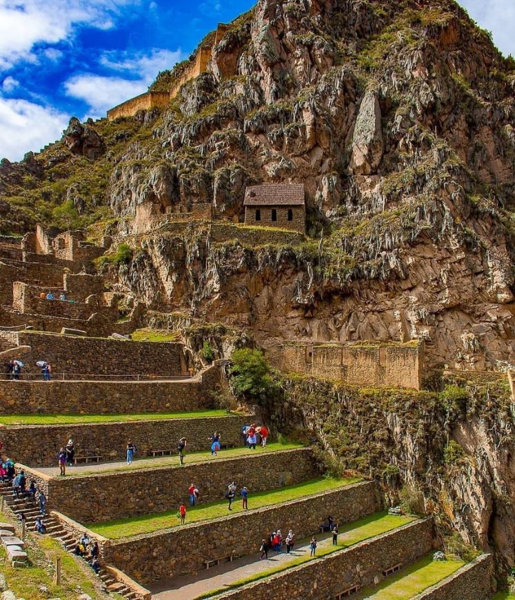 MACHUPICCHU AND SACRED VALLEY VIP 2D/1N